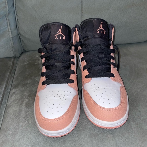 Jordan 1 Mid Pink Quartz (GS) - Picture 1 of 5